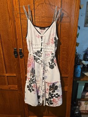 Size Medium Johns Fashion Button-down Dress